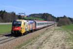 Die 1116 - 153 (ÖAMTC Lok) mit dem EC 113 schiebend bei Übersee am 10.04.2015