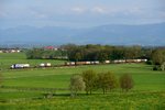 Von einem Bauernhof in Aubenhausen hat man einen schönen Blick über's bayerische Voralpenland.