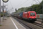 1116 053 am 12.09.2017 bei einem Regenschauer, als diese mit einem  paneuropa/TERRATRANS -KLV 42176 (Brennero - München Nord) durch Zorneding in Richtung München fuhr.