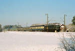 Im Januar 1995 befördert E18 08 auf der Strecke Freilassing - Rosenheim bei Ufering  E 3501 München-Salzburg.
