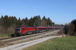 1116 221 aus Salzburg kommend am 7. Februar 2023 bei Sossau im Chiemgau.