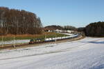 2159 271 von  NeS  mit einem  Leimzug  aus Salzburg kommend am 19. Januar 22026 bei Axdorf im Chiemgau.