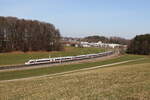 412 211 war als  ICE 118  am 28. Februar 2026 bei Axdorf im Chiemgau auf dem Weg nach Münster.