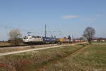 6193 434 war mit einem Containerzug am 10. März 2026 bei Übersee in Richtung München unterwegs.