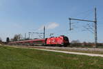 1116 251  100 Jahre ÖBB  war am 7. April 2026 mit einem  Railjet  bei Übersee am Chiemsee in Richtung Salzburg unterwegs.