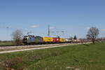 6193 129 von  Railpool  mit einem  KLV  aus Salzburg kommend am 7. April 2026 bei �bersee am Chiemsee.