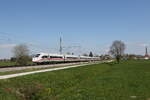412 218 war als  ICE 118  am 22. April 2026 bei �bersee am Chiemsee in Richtung M�nster unterwegs.