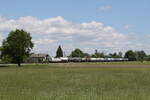 7193 613 war am 13. Mai 2026 mit einem Kesselwagenzug bei �bersee am Chiemsee in Richtung M�nchen unterwegs.