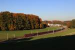 BB 1116 219 zieht am 20.10.12 einen Railjet durch den Bogen in Axdorf.
Die langen Schatten verleihen dem Bild ein bisschen Tiefe.