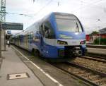 ET 323 von MERIDIAN als M 79334 (Salzburg Hbf - Rosenheim - München Hbf) am 3.9.2014 beim Halt in Freilassing.