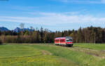 628 686 / 928 673 als RB 27558 (Aschau - Prien a Chiemsee) am Haltepunkt Vachendorf 19.4.25