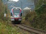 Die BLB von Berchtesgaden nach Halthurm am Pass Halthurm. Rechts sieht man den alten Wehrturm.  25.10.11