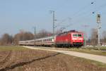 Die 120 125 mit dem IC 2083 von Freilassing nach Berchtesgaden, kurz vor dem Haltepunkt Ainring am 04.04.2013    