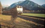 BR 218 317-6 im April 1994 zwischen Geitau und Fischbachau auf dem Weg nach München.
