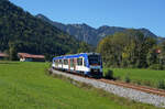Mit einem weiteren nicht identifizierten LINT 54 f�hrt der VT 475 am 26.09.2026 bei Aurach nach Bayrischzell