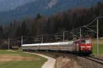 111 040 und 111  072 mit IC 329 'Alpenland' vor Klais (07.04.2007)