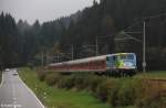 DB 111 066-7 Werbelok Biergarten   Mit dem Bayern-Ticket zu den schnsten Biergrten   schiebt RB 59536 Mittenwald - Mnchen, KBS 960 Innsbruck - Mnchen, fotografiert bei Klais am 30.09.2012