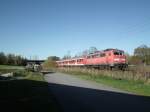 Am 21.10.2012 zieht 111 033 ihre RB in den Bahnhof Ohlstadt