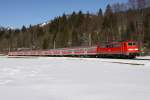 Die 111 186-3 mit RB von Mittenwald nach Mnchen in Klais am 03.03.2013