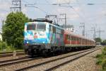 Dank der Streckensperrung pendeln zwischen Mnchen und Tutzing derzeit nur schne Zge, hier die 111 017-0 mit der RB von Mnchen nach Tutzing beim Westkreuz am 08.06.2013 