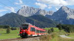 Ein 2442 zur Fahrt als REX nach Garmisch-Partenkirchen zwischen Mittenwald und Klais. Im Hintergrund ist das Karwendelgebirge zu sehen. Aufgenommen am 6.10.2018 15:45