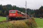 DB 111 049-3 schiebt RB 59532 Mittenwald - Mnchen, KBS 960 Innsbruck - Mnchen, fotografiert bei Klais am 30.09.2012