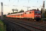 Die 111 166-5 rennt mit der RB im ALLERLETZTEN Licht des Tages von Mnchen nach Mittenwald durch Mnchen Westkreuz am 16.07.2013