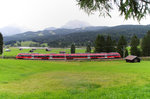 Am Schmalensee mit Blick auf die Zugspitze - Ein Hamsterbäckchen der DB Regio Werdenfelsbahn ist als RB München - Mittenwald unterwegs und umrundet den Schmalensee.