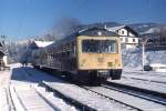 Die Vorserien-628 unterschieden sich äußerlich vor allem durch die Front und die gesickten Seitenwände von den Serienfahrzeugen, hier verläßt 628 011-9 Anfang Januar 1979 den Bahnhof Ehrwald in Richtung Pfronten