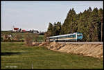 223061 ist hier vor dem Kirchlein bei Görangs mit dem ALEX in Richtung Kempten am 20.3.2017 um 16.06 Uhr unterwegs.