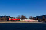 218 429-9 und 218 824 ziehen den IC von Oberstdorf nach Immenstadt.