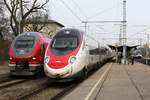 SBB 503 019 durcheilt als EC/ECE 190 nach Zürich den Bahnhof Kaufering, 26.02.2021