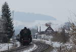 Mit dem Classic Courier von Nürnberg nach Singen durchfährt 001 150-2 am 19.03.2018 den Bahnhof Röthenbach 