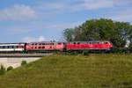 218 423 mit 465-3 und dem EC196 auf der Brücke von Maria Thann kurz vor Hergatz.