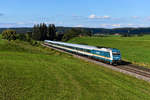 Am Abend des 05. August 2020 konnte ich den von der 223 071 geführten ALX 84114 auf seiner Fahrt nach Hergatz bei Görwangs im Ostallgäu aufnehmen. Aktuell noch Alltag, ab kommenden Fahrplanwechsel sind die Alex-Züge jedoch Geschichte auf der Allgäubahn. 
