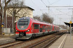 DB 633 541 und ein weiterer 633 warten als RE 57576 (München - Kempten) in Kaufering auf zwei Überholungen, 26.02.2021