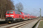 218 411-7 zieht ihren RE der Linie 74 bei München Aubing nach Kempten, 31.03.2021
