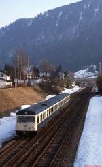 Im April 1982 ist 628 020-0 bei Bühl am Alpsee unterwegs