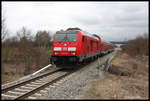 DB Regio 245005 fährt hier am 20.3.2017 um 10.28 Uhr verspätet mit dem RB aus München auf dem Weg nach Memmingen in den Haltepunkt Rammingen ein.