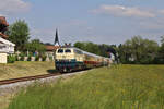 DB 218 446-3 zieht im Rahmen einer Sonderfahrt den FD 523 aus Durach in Richtung Kempten(Allgäu). (27.05.2023)