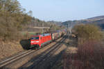 152 011-3 mit einem gedeckten Güterzug kurz vor Treuchtlingen, 24.03.2017