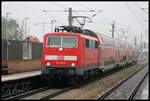 DB 111213-5 fährt am 4.10.2005 mit Doppelstockzug nach Ingolstadt um 11.06 Uhr in Dachau HBF ein.