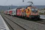 Abfahrt der 1016 048 mit den Wagen der S1, Lindau-Insel - Bludenz, am 21.10.2022 in Lindau-Reutin