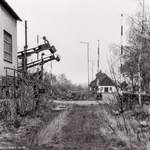Das Streckenende der KBS 814 in Bischofsheim (Rhön) am 14.4.89: Hinter dem Bahnübergang am Bahnhof lag ein Schotterwerk, das schon keinen Gleisanschluss mehr hatte.