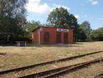 Das kleine,bescheidene Stationsgebäude von Damme in der Uckermark am 03.August 2019.Genutzt,nur bei Sonderfahrten,vom Eisenbahnmuseum Gramzow.