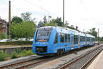 Zum Tag der Franken pendelte zwischen den Partnerstätten Neustadt bei Coburg und Sonneberg in Thüringen der Alstom Coradia iLint. Erstmalig wurde der Tag der Franken länderübergreifend in zwei Städten ausgetragen. Somit konnten die Besucher ohne das eigene Auto benutzen zu müßen kostenlos zwischen den beiden Städten hin und her fahren. Die Aufnahme entstand kurz nach der Abfahrt im Bahnhof Neustadt bei Coburg um 15:12 am 7 Juli 2019.