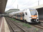 Duisburg Hbf am 27 Oktober steht 94 80 0462 305-4 D-SDEHC von Abellio als RE 11 nach Hamm (Westf.) am Gleis 11.