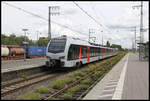 Abellio ET 25 2303 nach Arnhem fährt hier am 3.8.2020 um 13.48 Uhr in Emmerich ein.