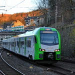 Der Elektrotriebzug 3429 012 im Februar 2021 bei der Einfahrt am Hauptbahnhof Wuppertal.
