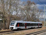 Der Triebzug VT 12 12 03 ist hier Mitte März 2021 bei der Weiterfahrt in Wuppertal-Unterbarmen zu sehen.